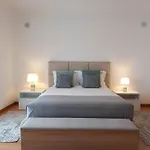 Bright And Spacious With Patio And Bbq