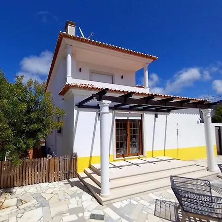 Vila Bright And Spacious With Patio And Bbq