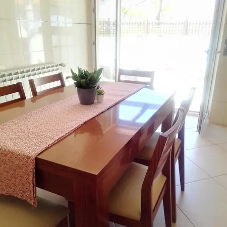 Vila Bright And Spacious With Patio And Bbq