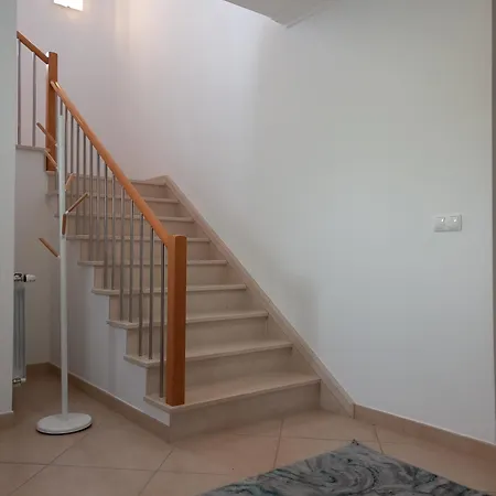 Bright And Spacious With Patio And Bbq Vila
