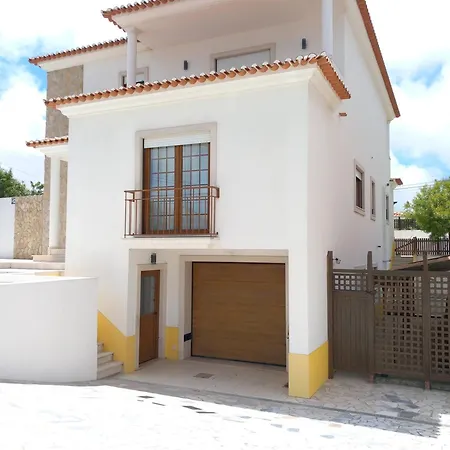 Bright And Spacious With Patio And Bbq Vila